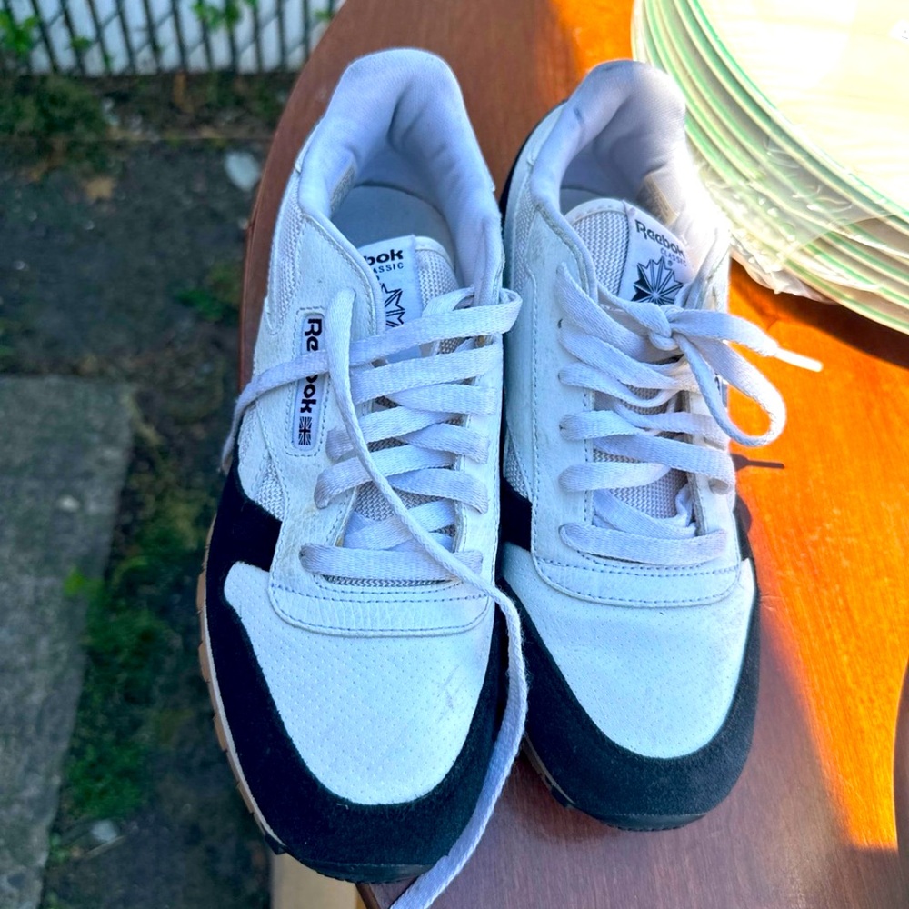 Reebok White Black Sneakers Size 6